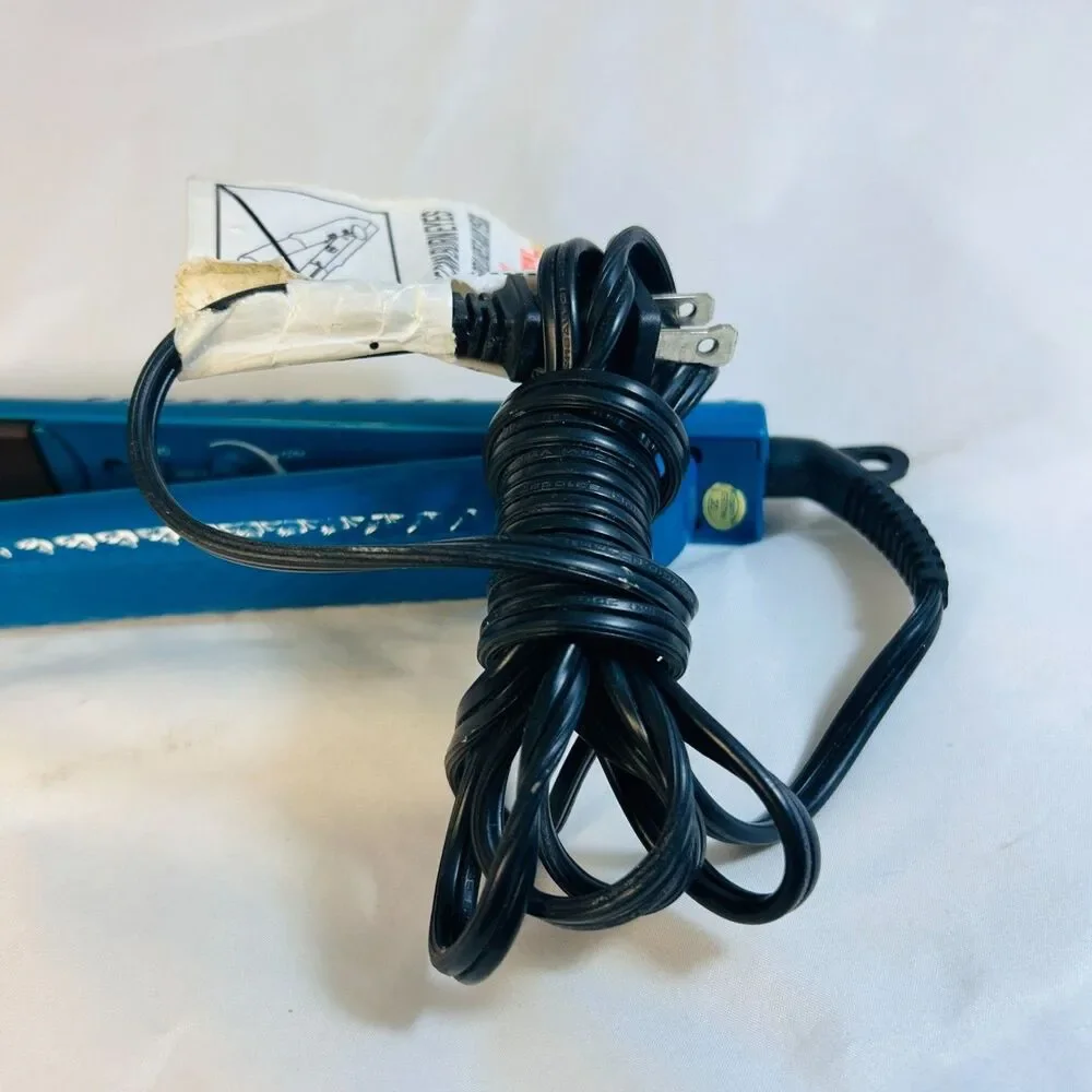 #8317 NUME TURQUOISE BLUE FLAT HAIR IRON